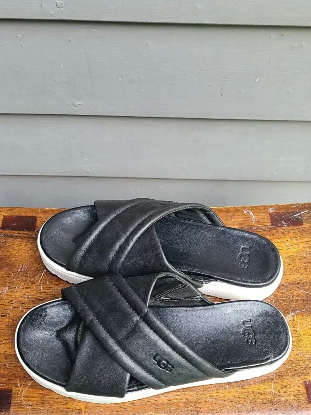 UGG Zayne Black Leather White Soles Sandals size 7